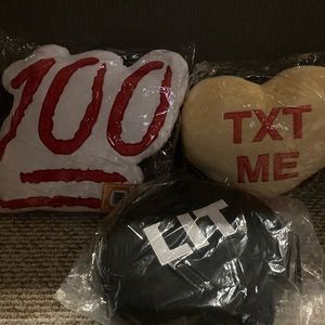 EMOJI PILLOWS BUNDLE “LIT, TXT ME. 100” BNWT!